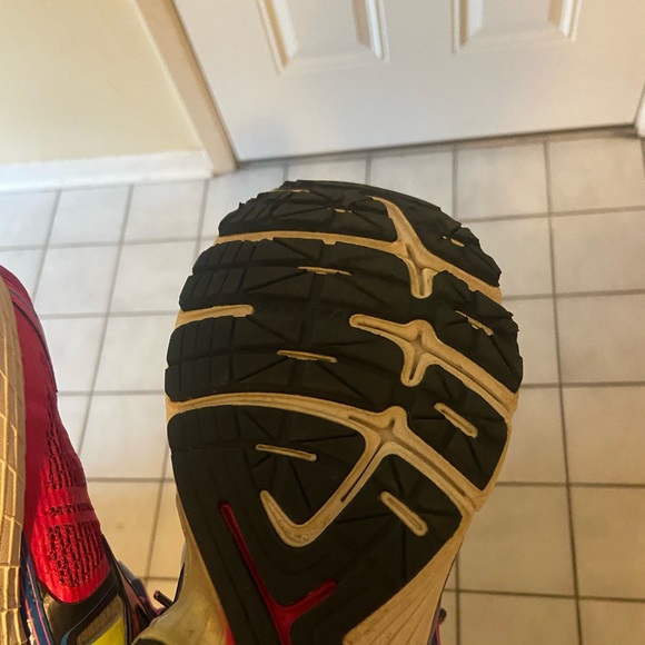 Brooks running shoes - size 10.5 - Picture 5 of 6